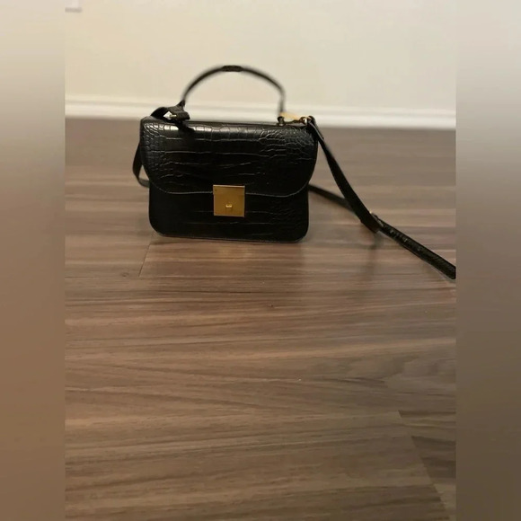 Black Faux black leather (crocodile style) with gold hardware crossbody purse - Picture 2 of 13